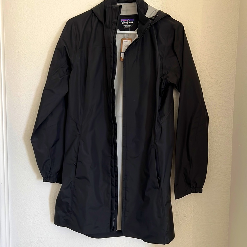BRAND NEW PATAGONIA TORRENTSHELL CITY COAT